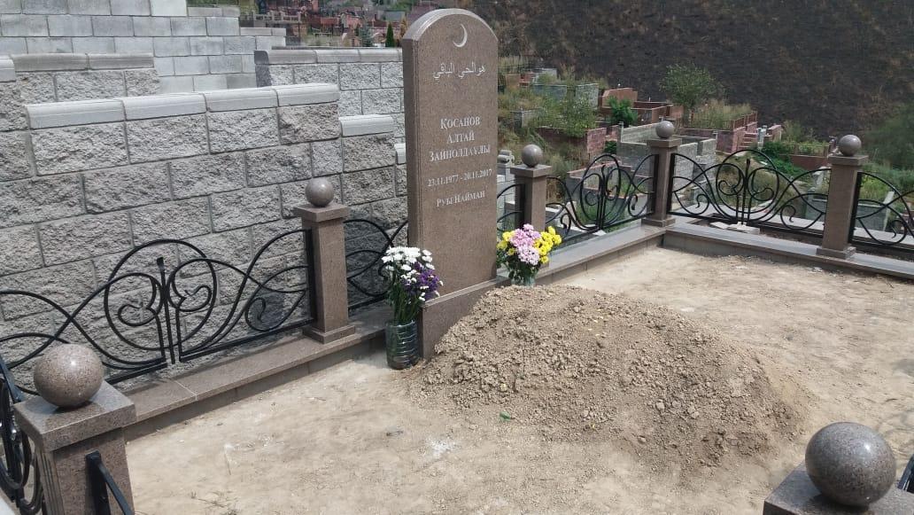 Установка и оформление памятников