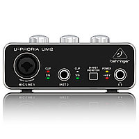 Внешняя студийная звуковая карта Behringer UM2