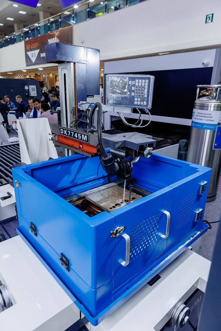 GlobalTechIndustries DK 7745M Электроэрозионный многопроходной проволочно-вырезной станок
