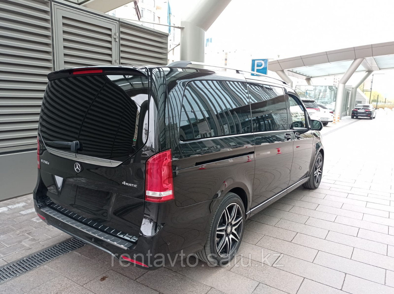 Почасовая аренда минивэна Mercedes V-class с водителем в Астане