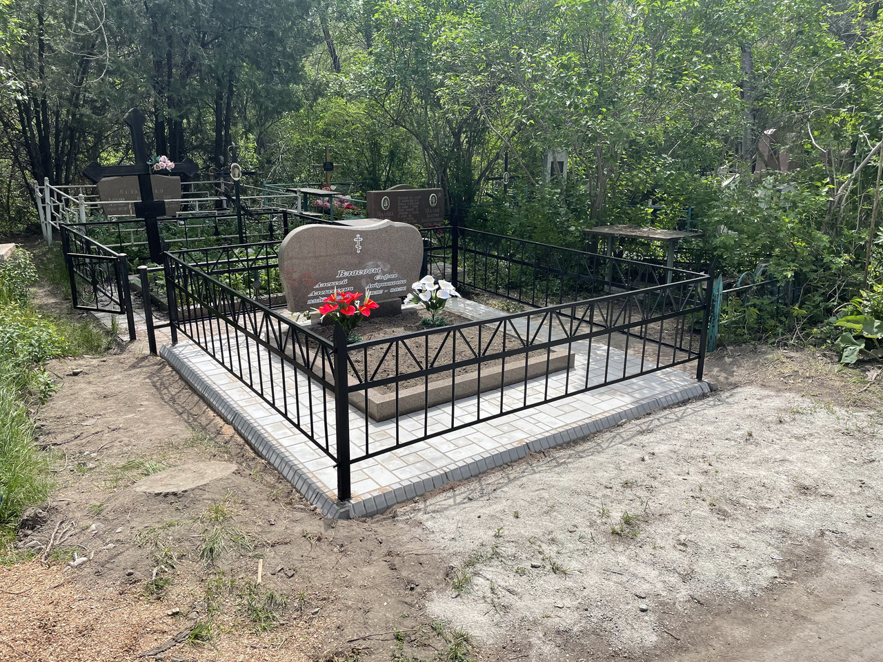 Благоустройство могилы