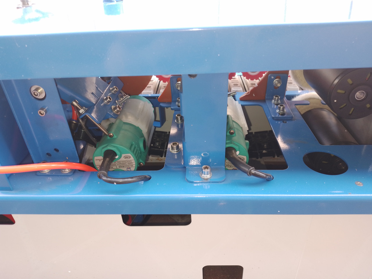 Кромкооблицовочный станок DELTAMACHINERY DM-117 c автоматической подачей заготовки