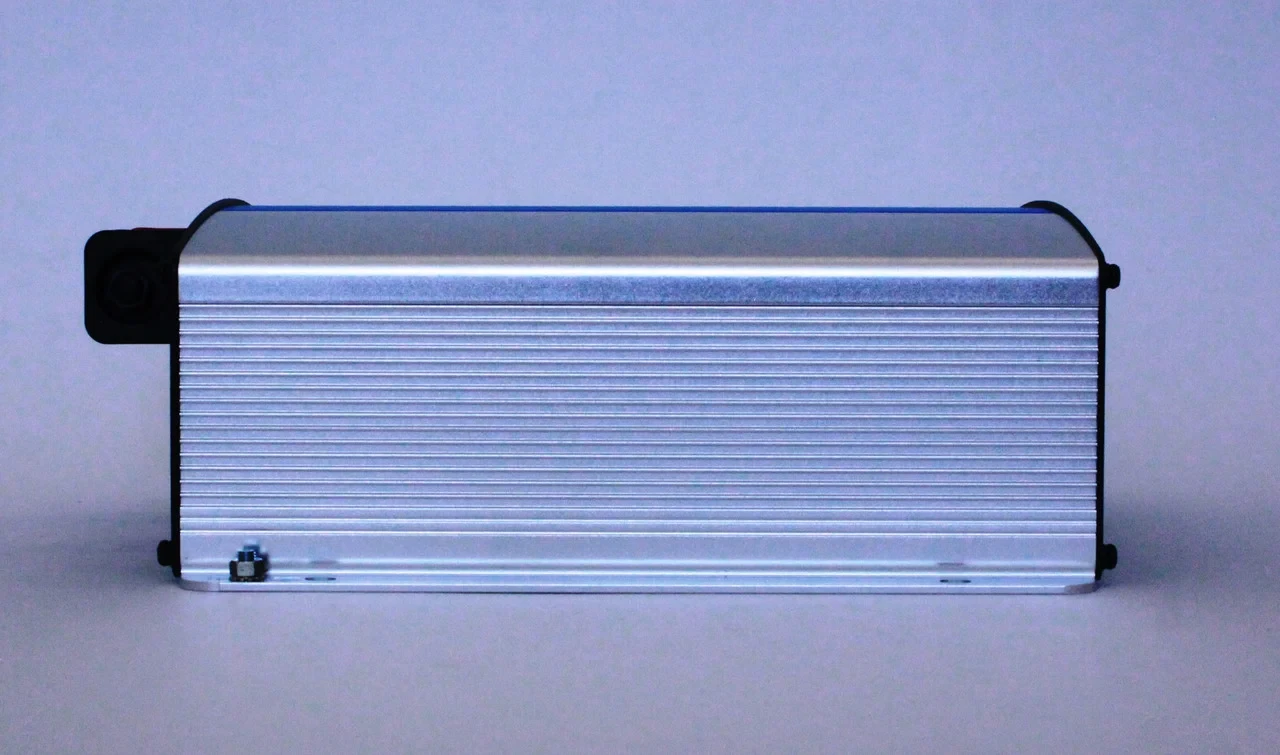 Инвертор EPEVER (EPSOLAR) IP1500-12 (1500 Вт, 12В, чистый синус)