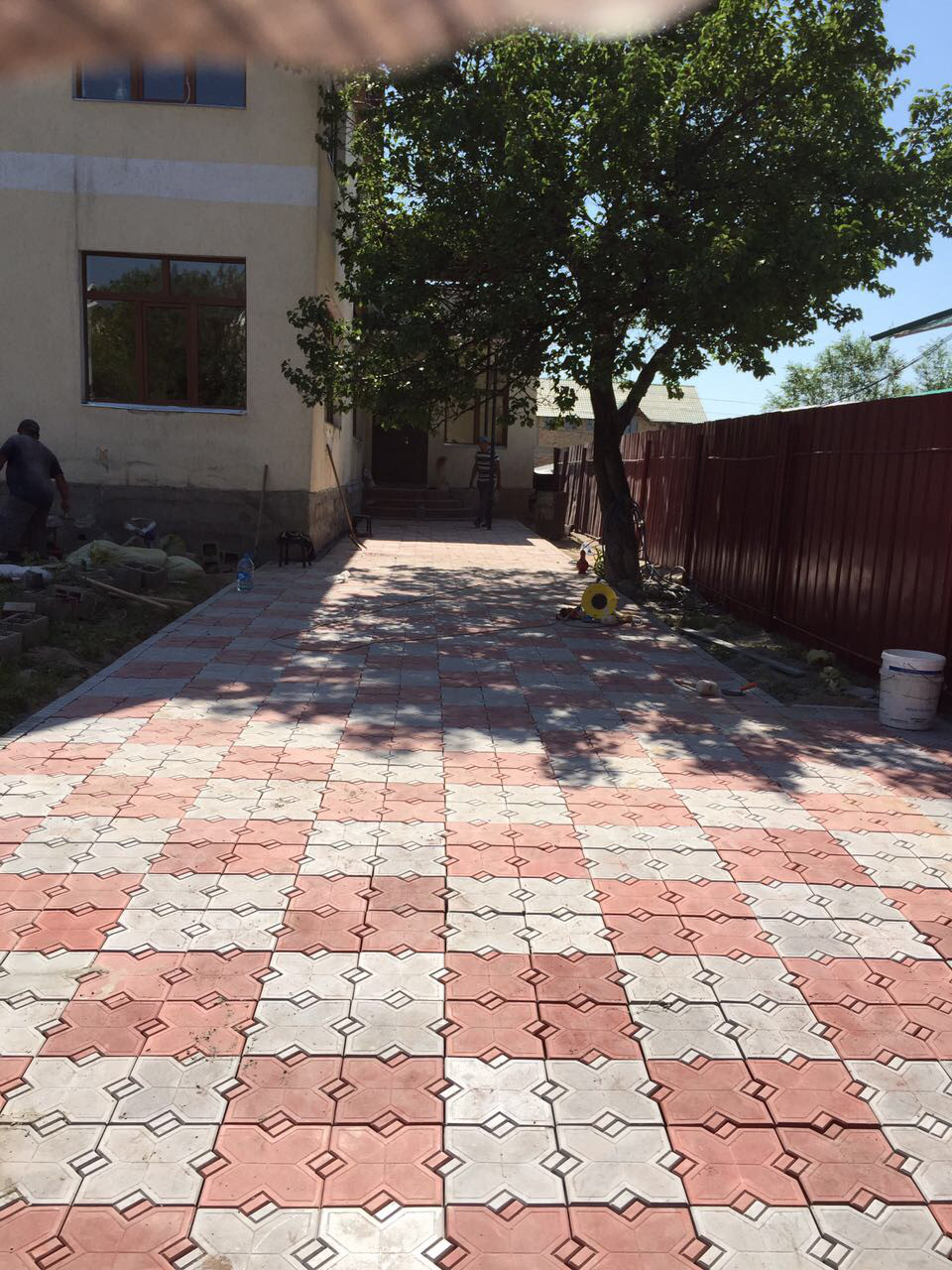 Укладка тротуарной плитки и брустчатки