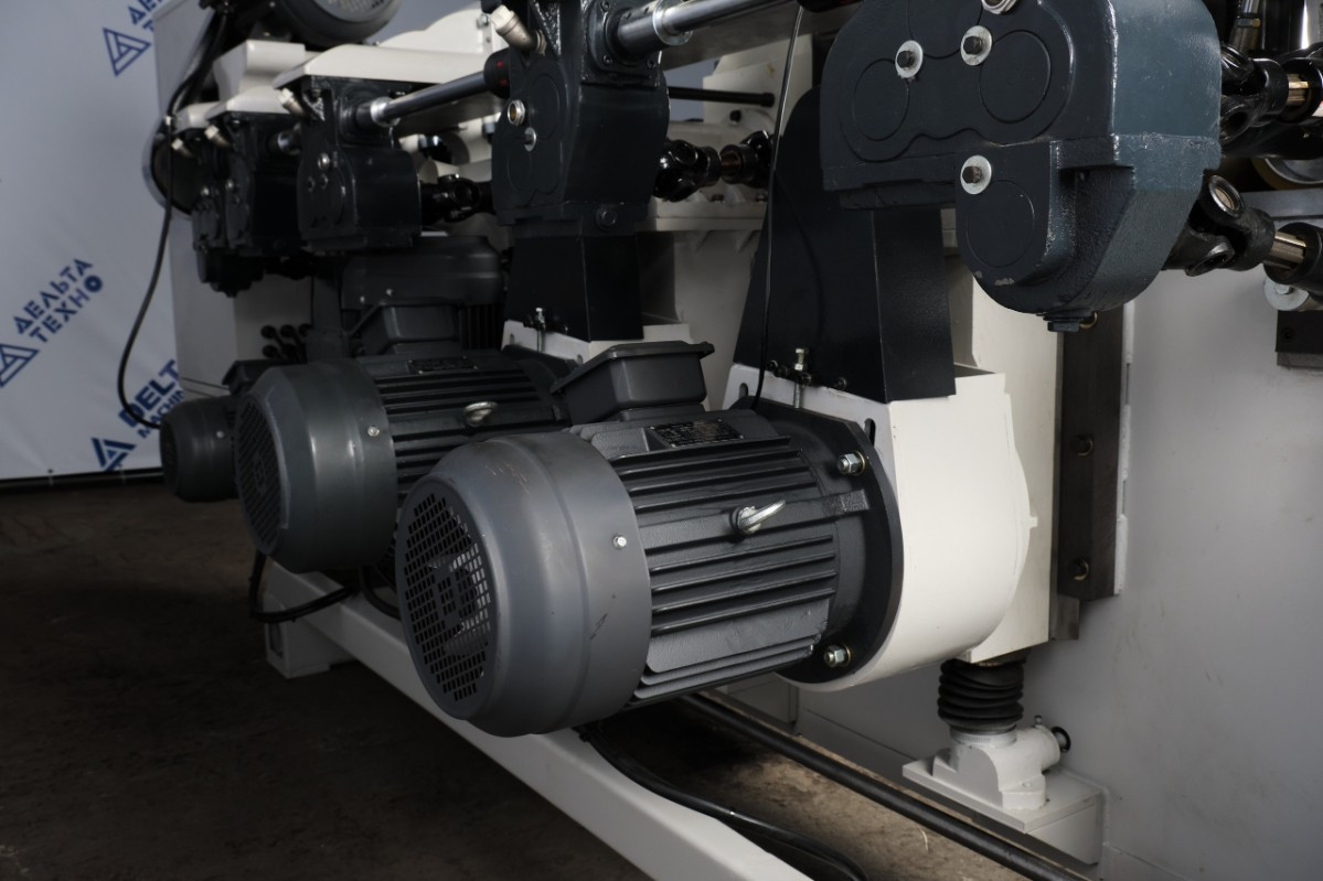 Четырехсторонний станок DELTAMACHINERY FOUR SIDE DW-520H