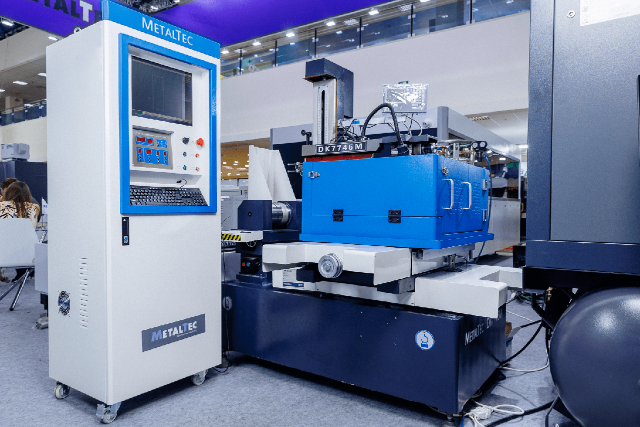 GlobalTechIndustries DK 7745M Электроэрозионный многопроходной проволочно-вырезной станок