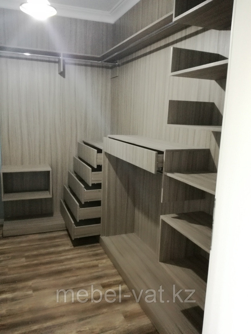 Изготовление гардеробных комнат на заказ