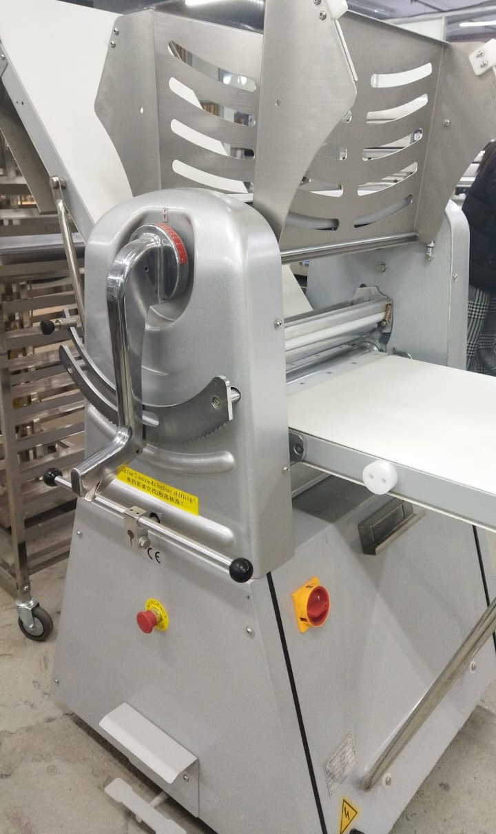 Тестораскаточная машина DM 520A ( мотор из желтого метала медь)