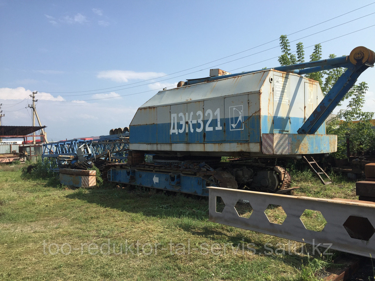 ДЭК-321 2006 года почти новый.Г/п 32тн,высота подъема 47,2м.