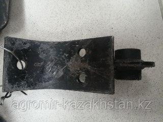 Кронштейн ножа КИР-03.060 кривой