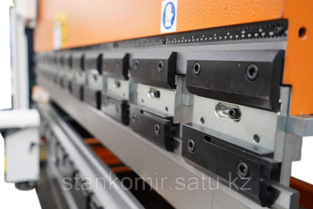Вертикальный листогибочный пресс Vartek BasicForm 3100x135 с ЧПУ NexT 1.0 (Step Automation SA10)