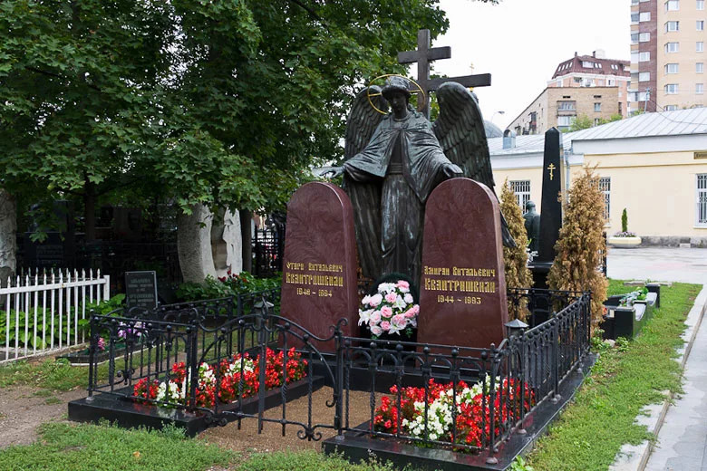 Уборка и уход за могилой в Алматы
