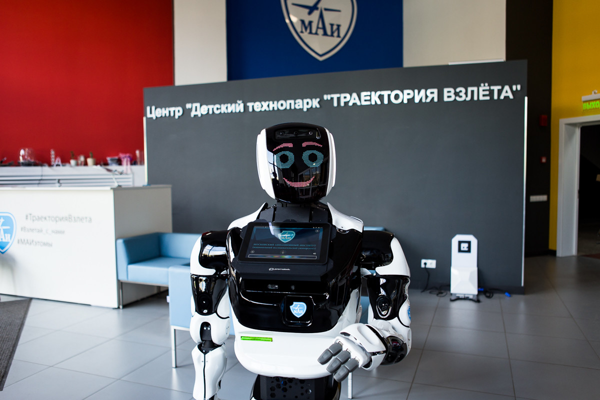 Робот V.4 Образование Комплектация 1