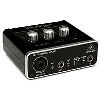 Внешняя студийная звуковая карта Behringer UM23