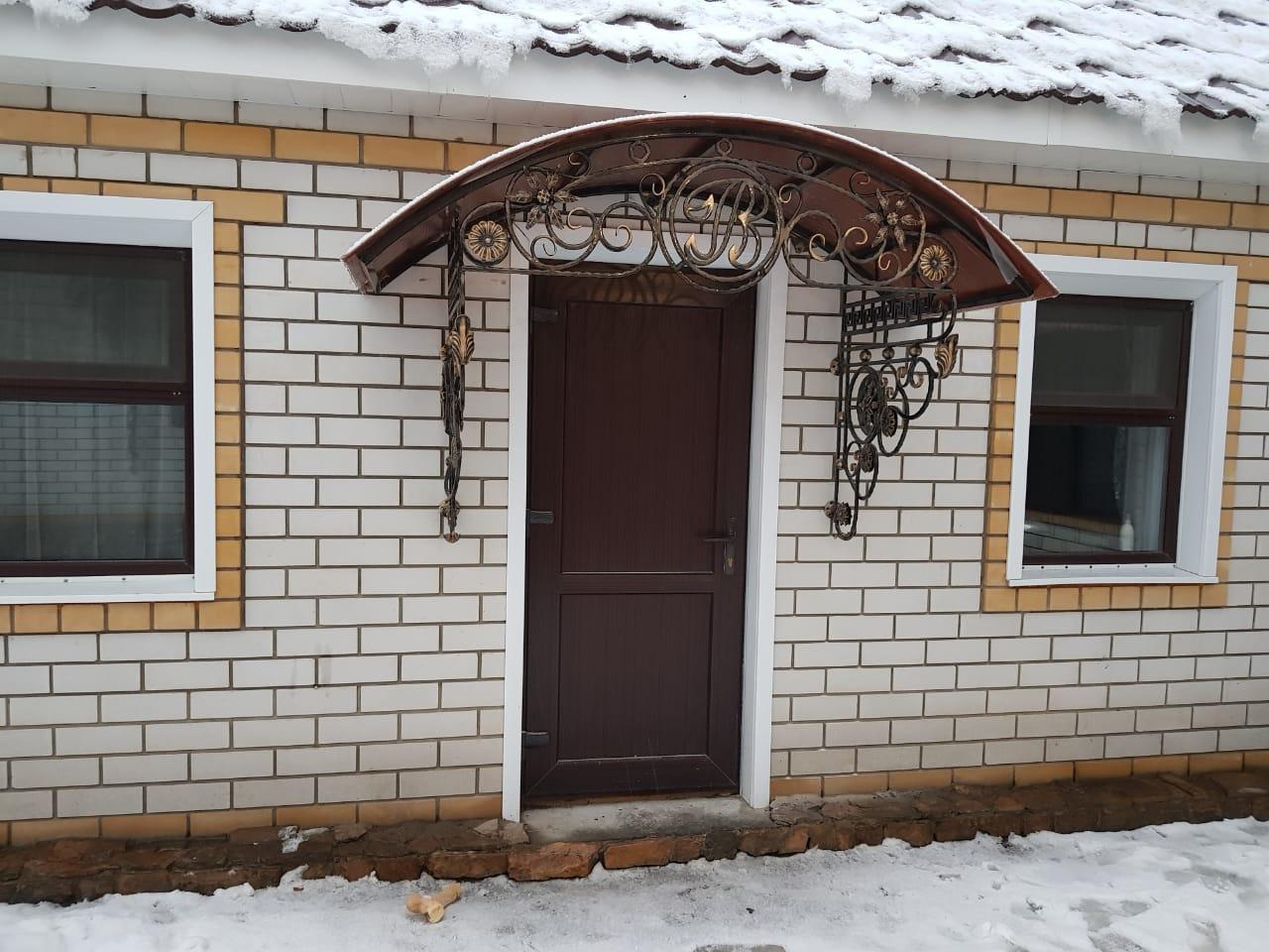 Козырек с прозрачной крышей