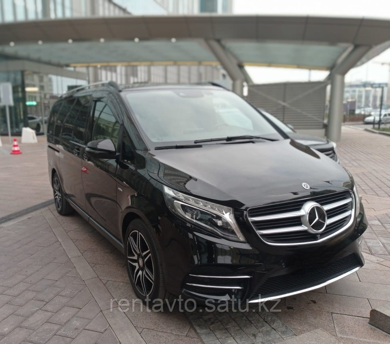 Почасовая аренда минивэна Mercedes V-class с водителем в Астане