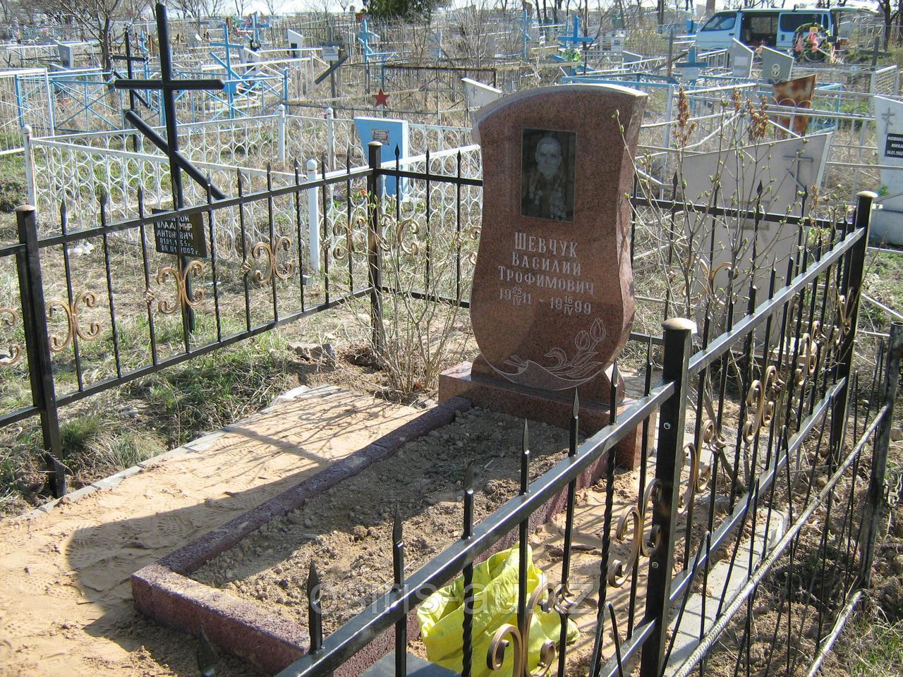 Цветник на кладбище "Бетонный"