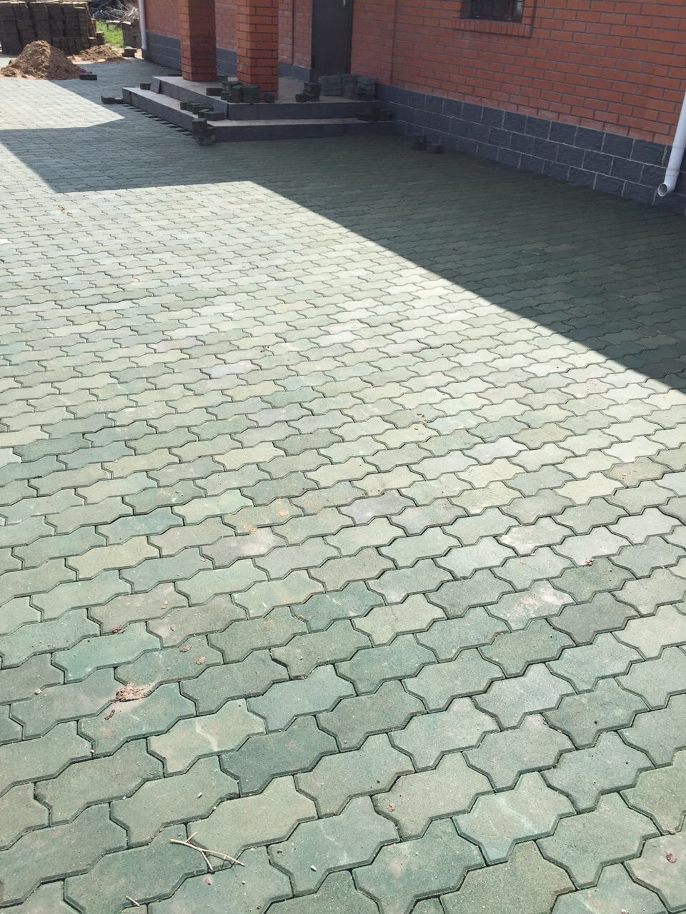 Укладка тротуарной плитки и брустчатки